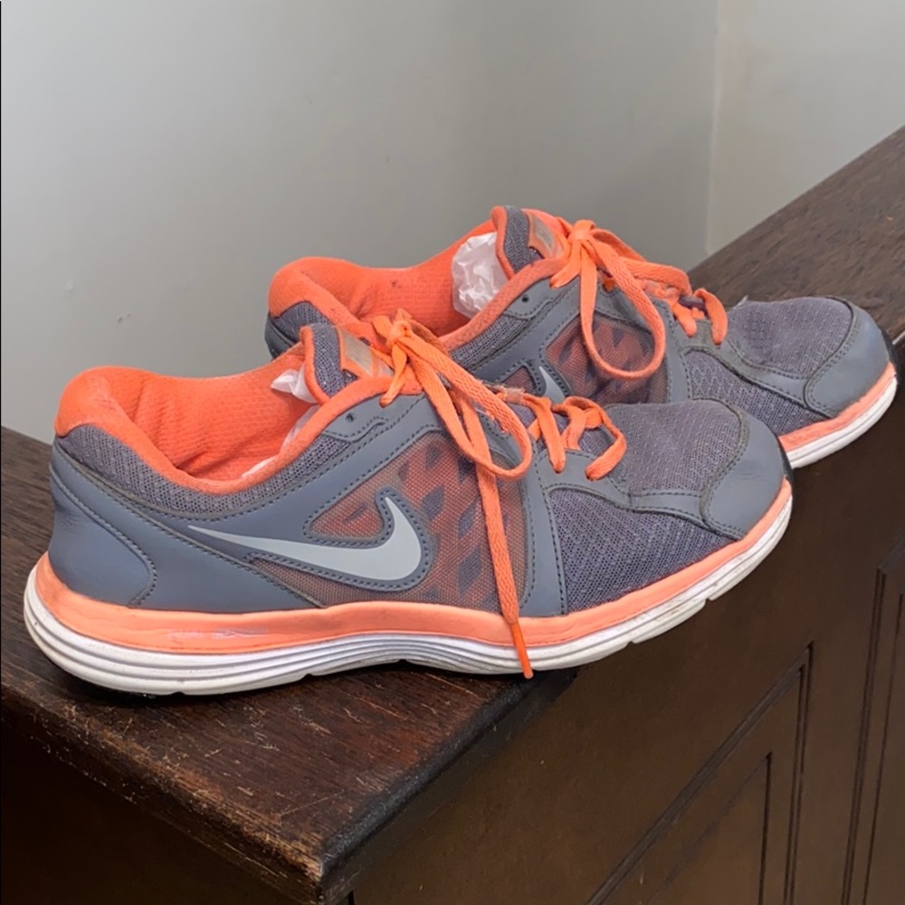 Sale Nike tennis shoes